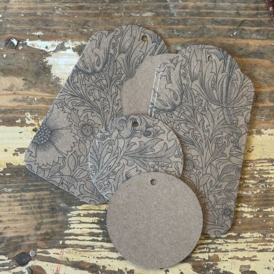 Gift tags, Flowers. 
